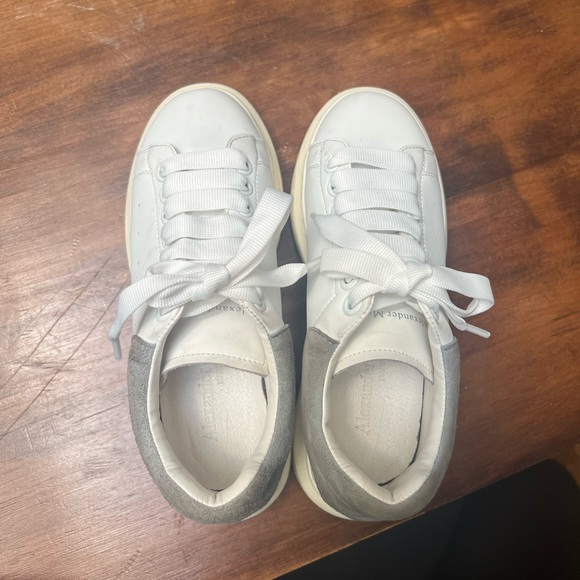 Alexander McQueen Leather Oversized Sneaker - Picture 7 of 8